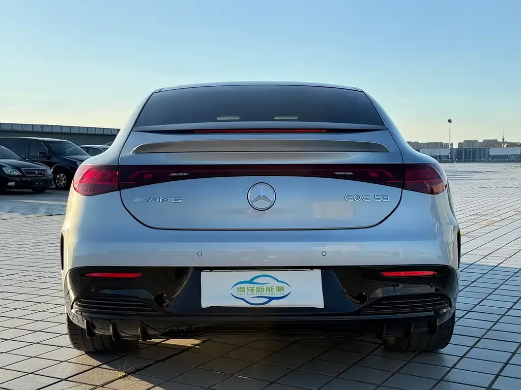 Mercedes-Benz EQE AMG — фото 4