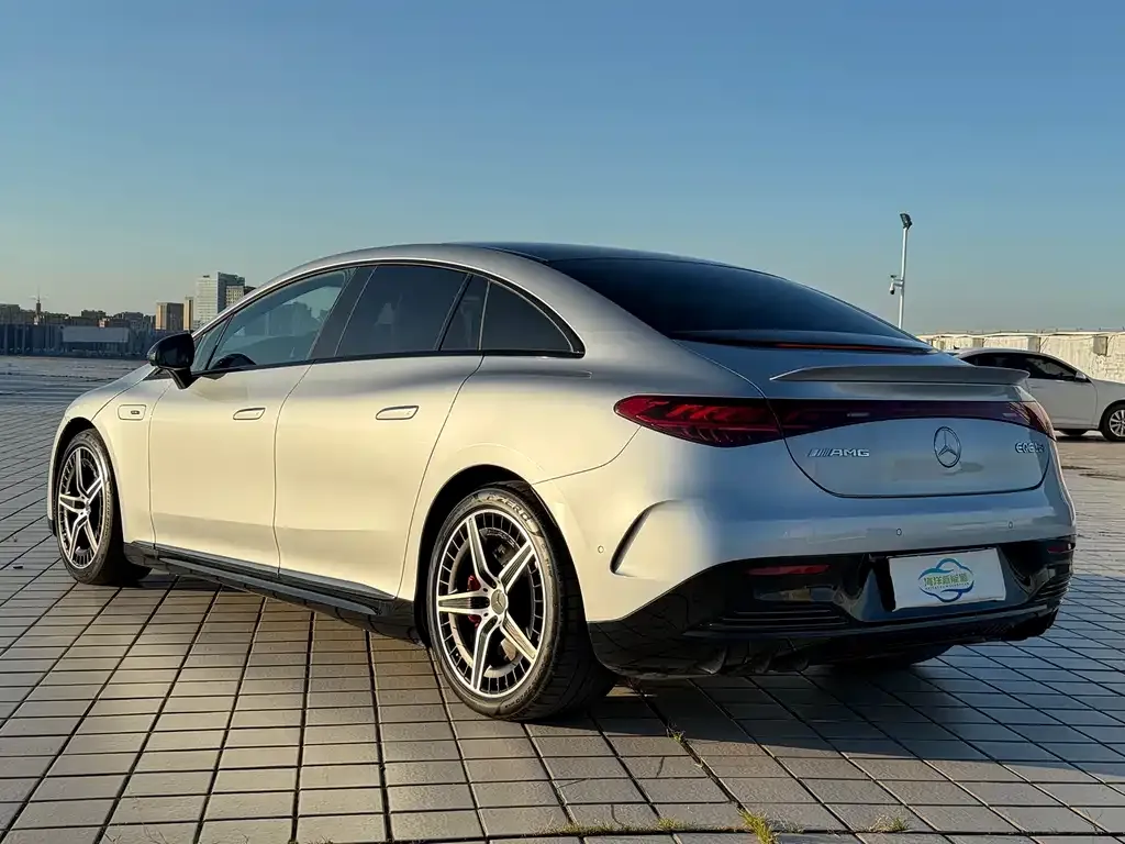 Mercedes-Benz EQE AMG — фото 3