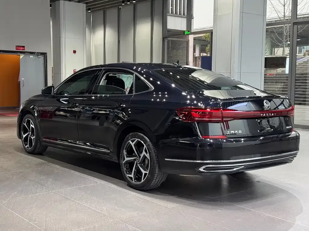 Volkswagen Passat — фото 8
