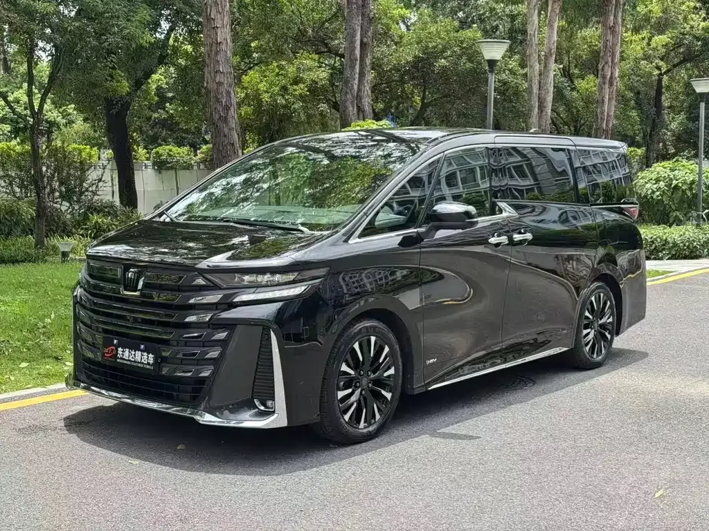 Toyota Vellfire — фото 1