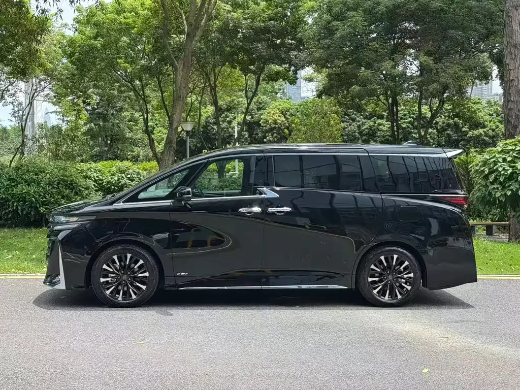 Toyota Vellfire — фото 9