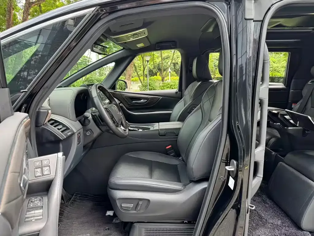 Toyota Vellfire — фото 3