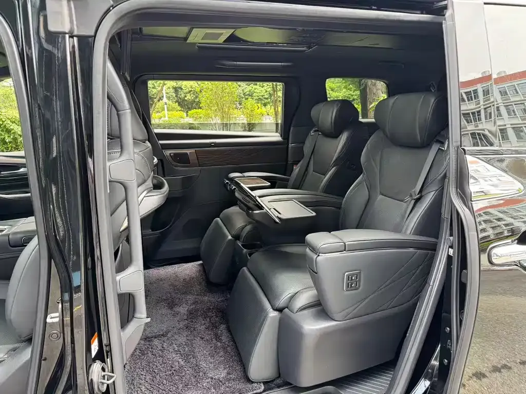 Toyota Vellfire — фото 7