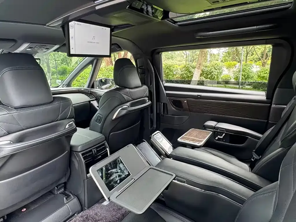 Toyota Vellfire — фото 10