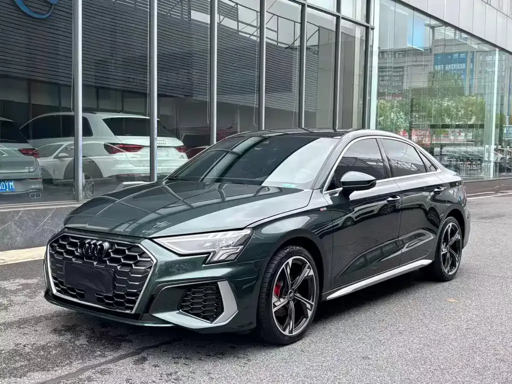 Audi A3 — фото 1