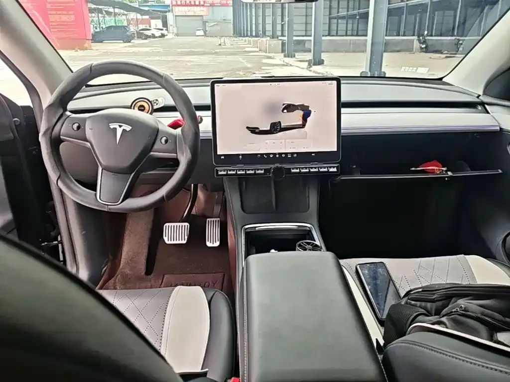 Tesla Model Y — фото 10