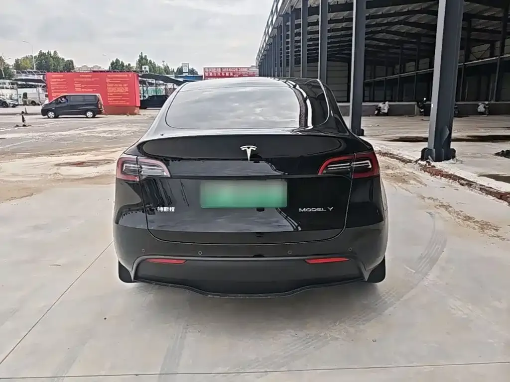Tesla Model Y — фото 7