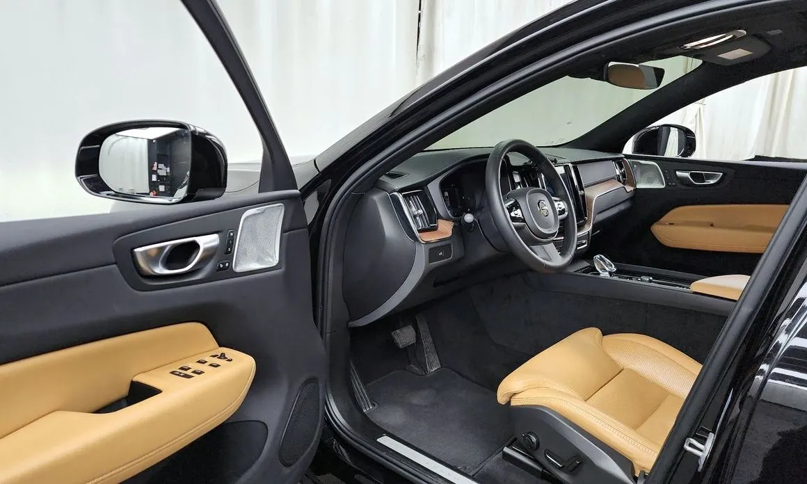 Volvo XC60 — фото 10