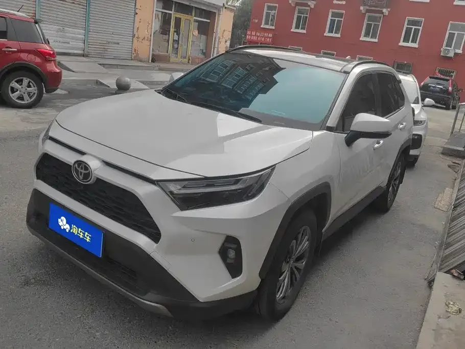 Toyota RAV4 — фото 1