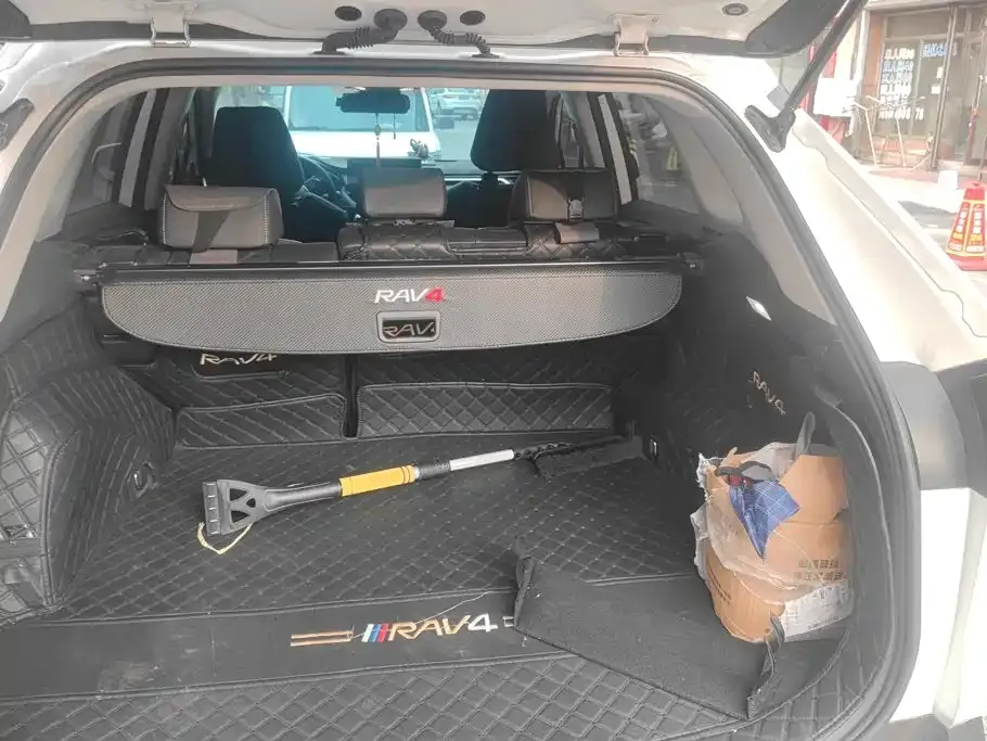 Toyota RAV4 — фото 5