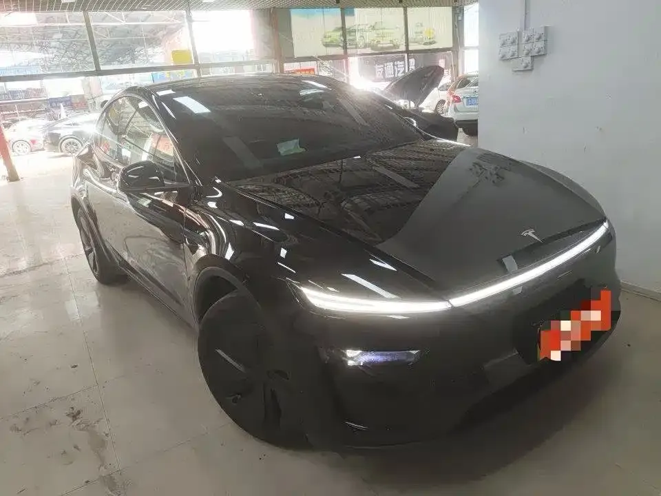 Tesla Model Y — фото 8