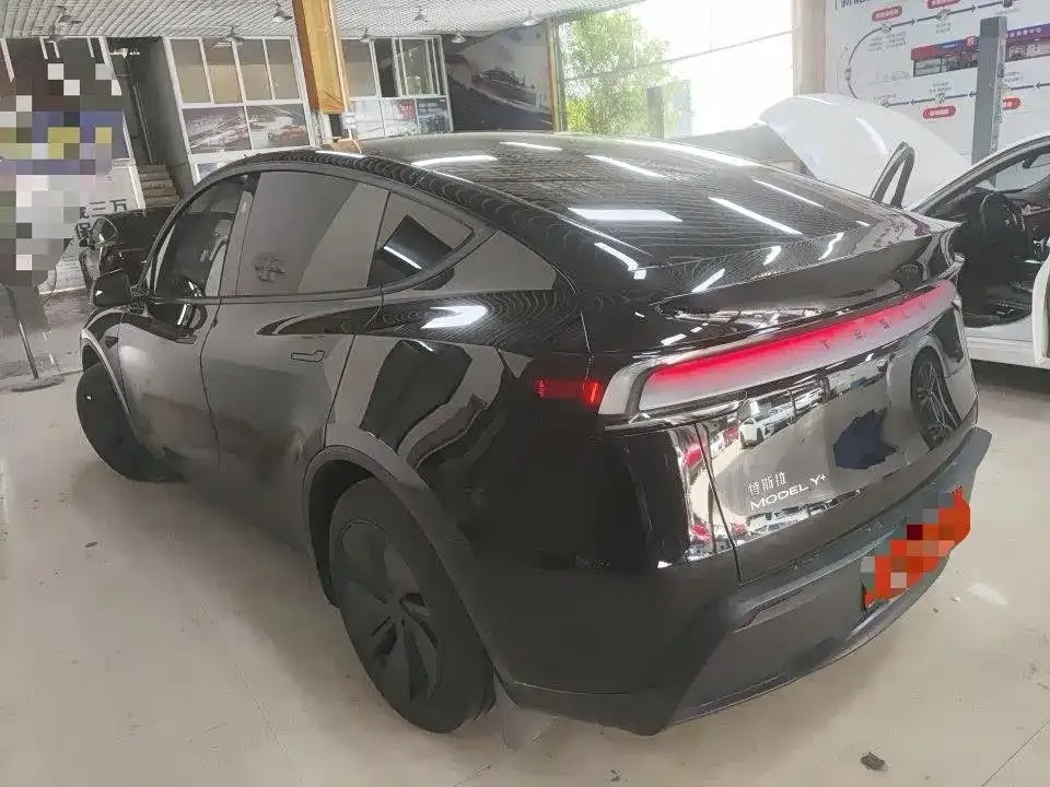 Tesla Model Y — фото 9