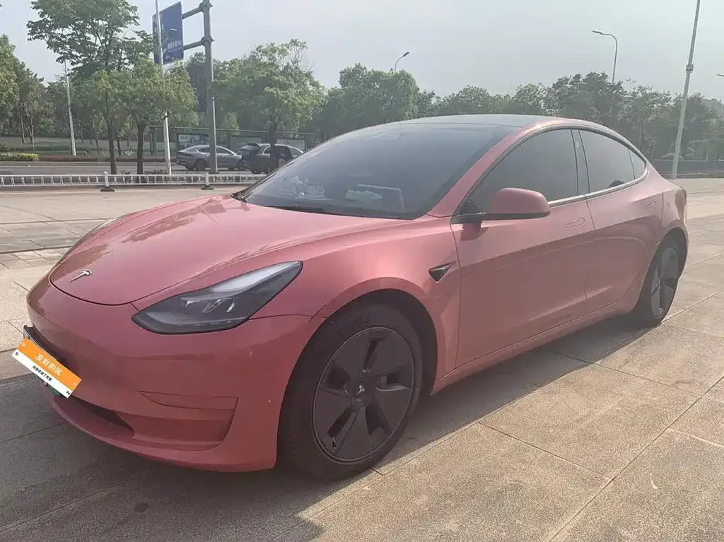 Tesla Model 3 — фото 1