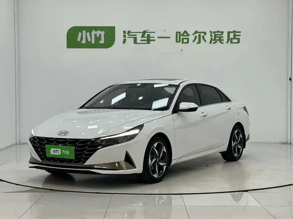 Hyundai Elantra — фото 1