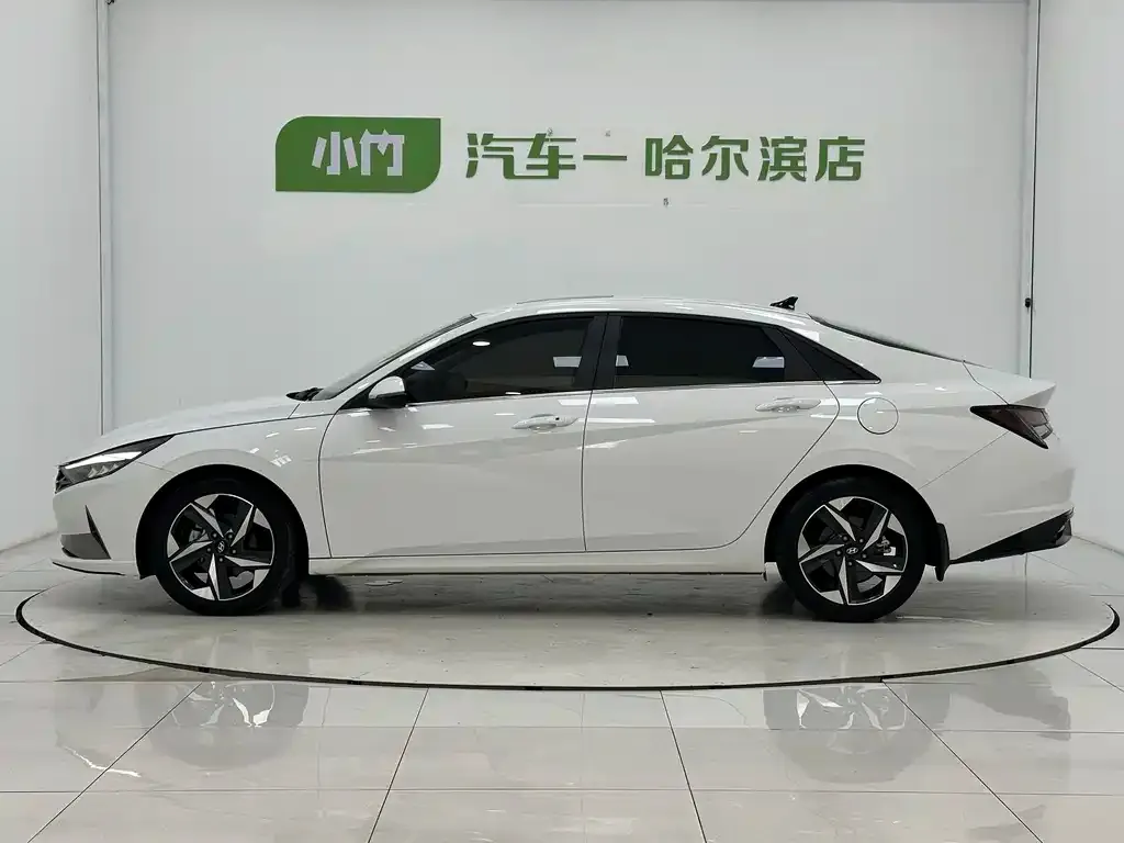 Hyundai Elantra — фото 8