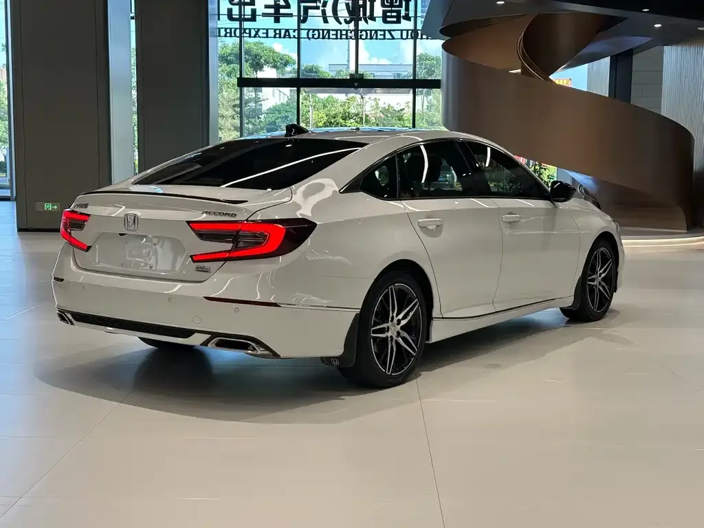 Honda Accord — фото 9