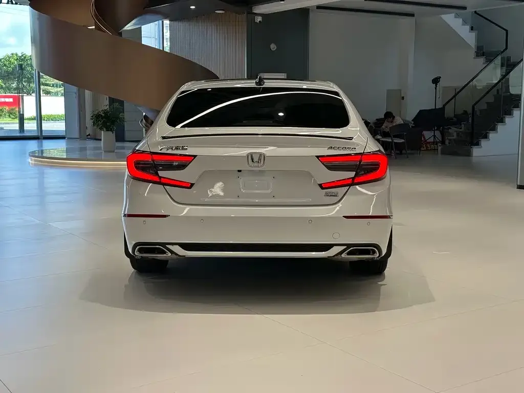 Honda Accord — фото 2