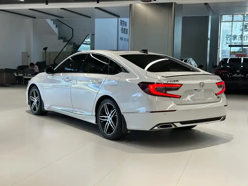 Honda Accord — фото 6