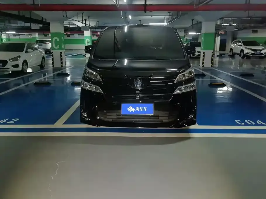 Toyota Vellfire — фото 2