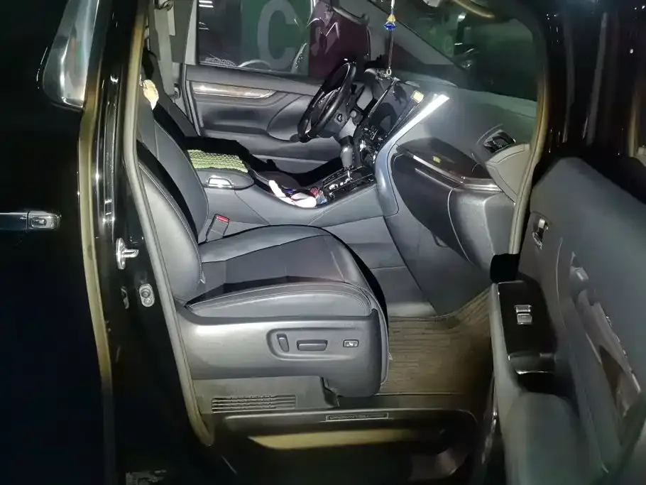 Toyota Vellfire — фото 8