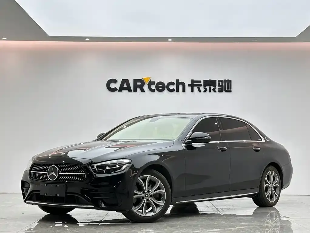 Mercedes-Benz E-Class — фото 1