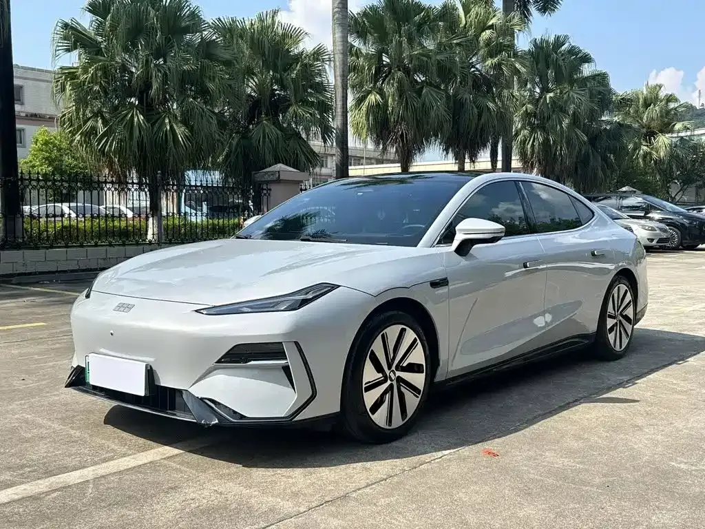 Geely Galaxy E8 — фото 1