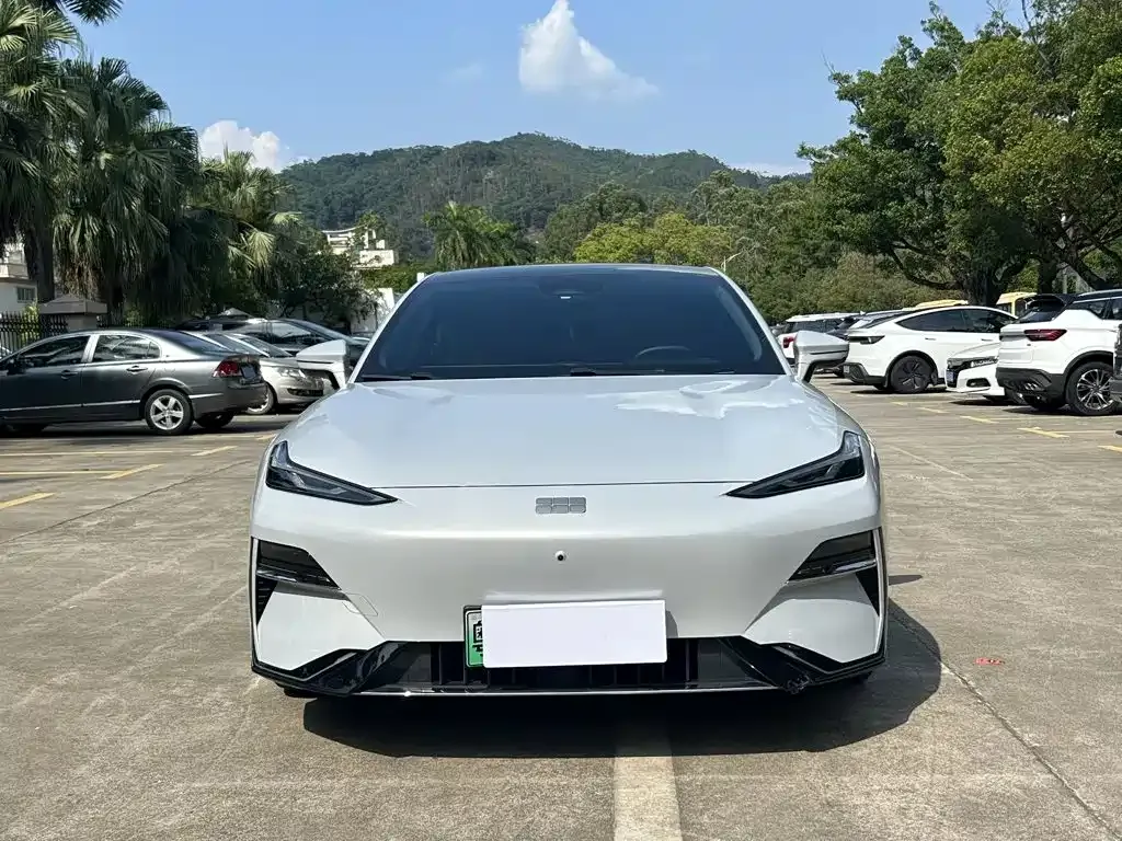 Geely Galaxy E8 — фото 6
