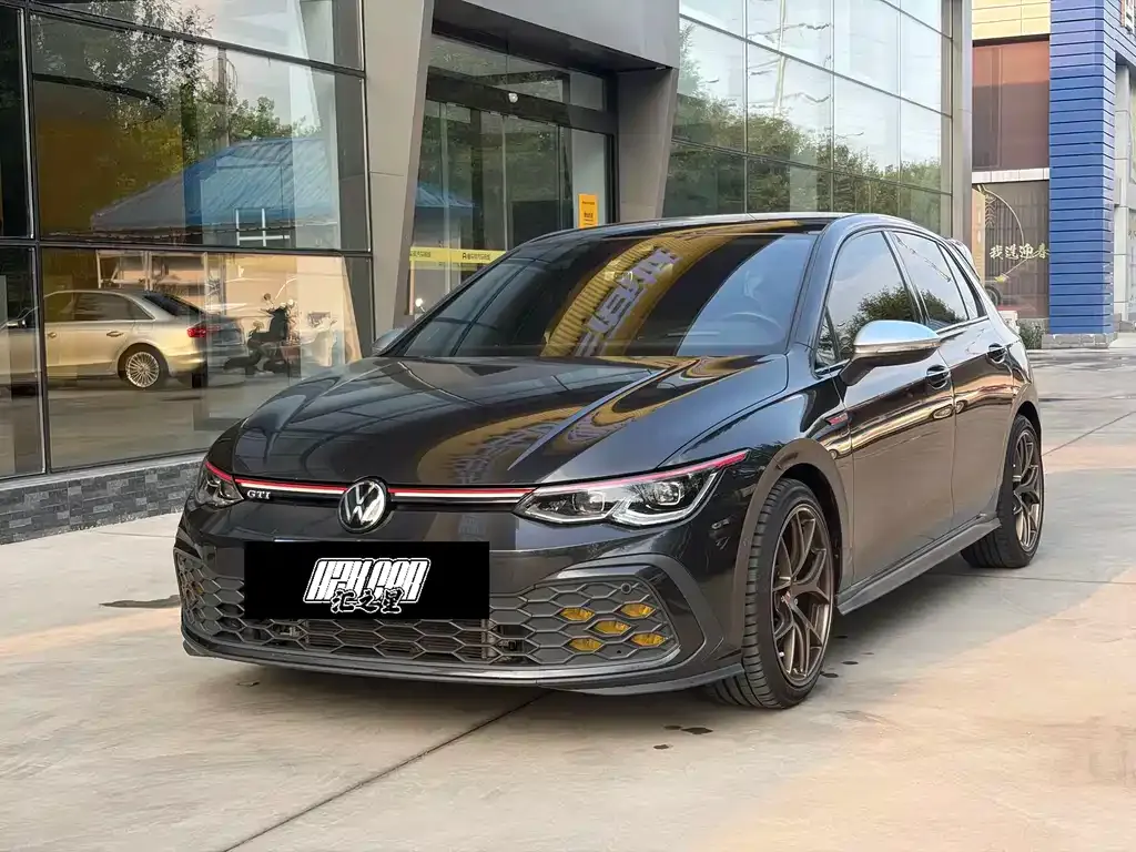Volkswagen Golf GTI — фото 1
