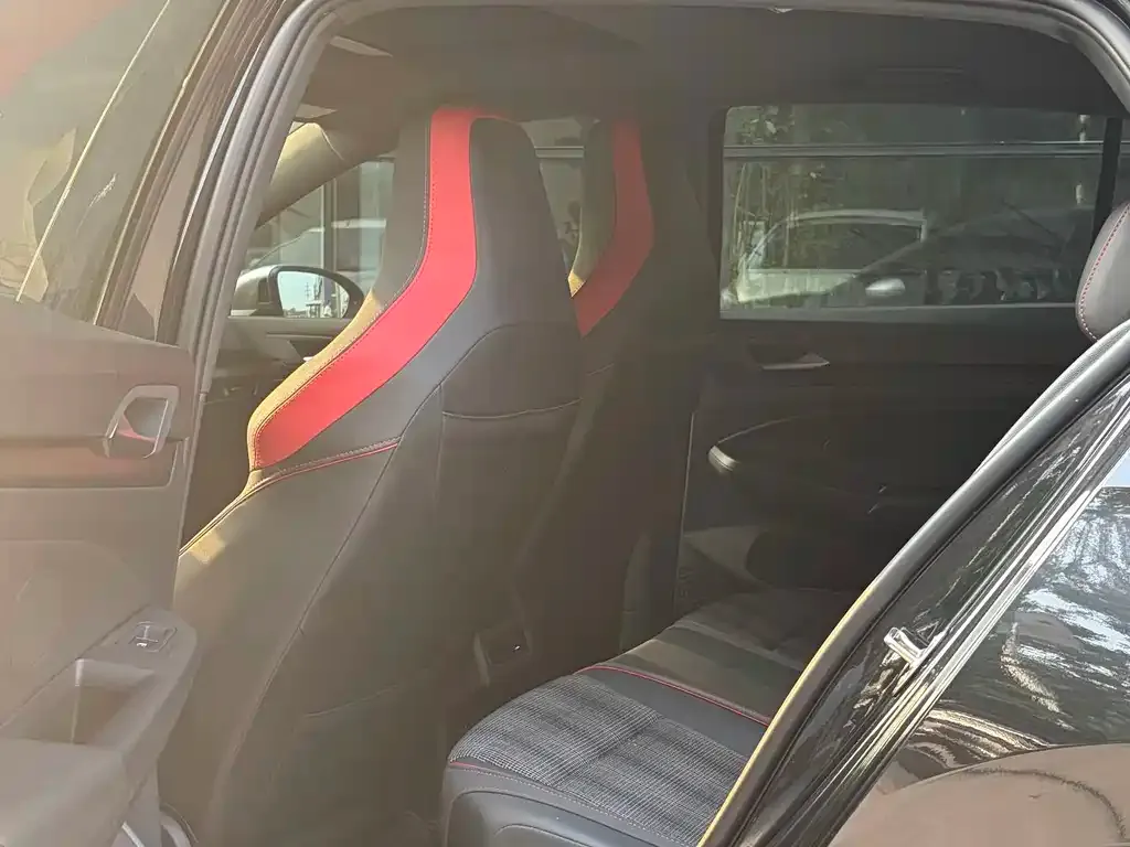 Volkswagen Golf GTI — фото 4