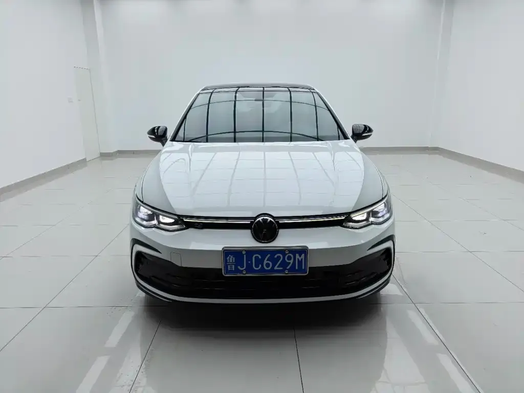Volkswagen Golf — фото 1