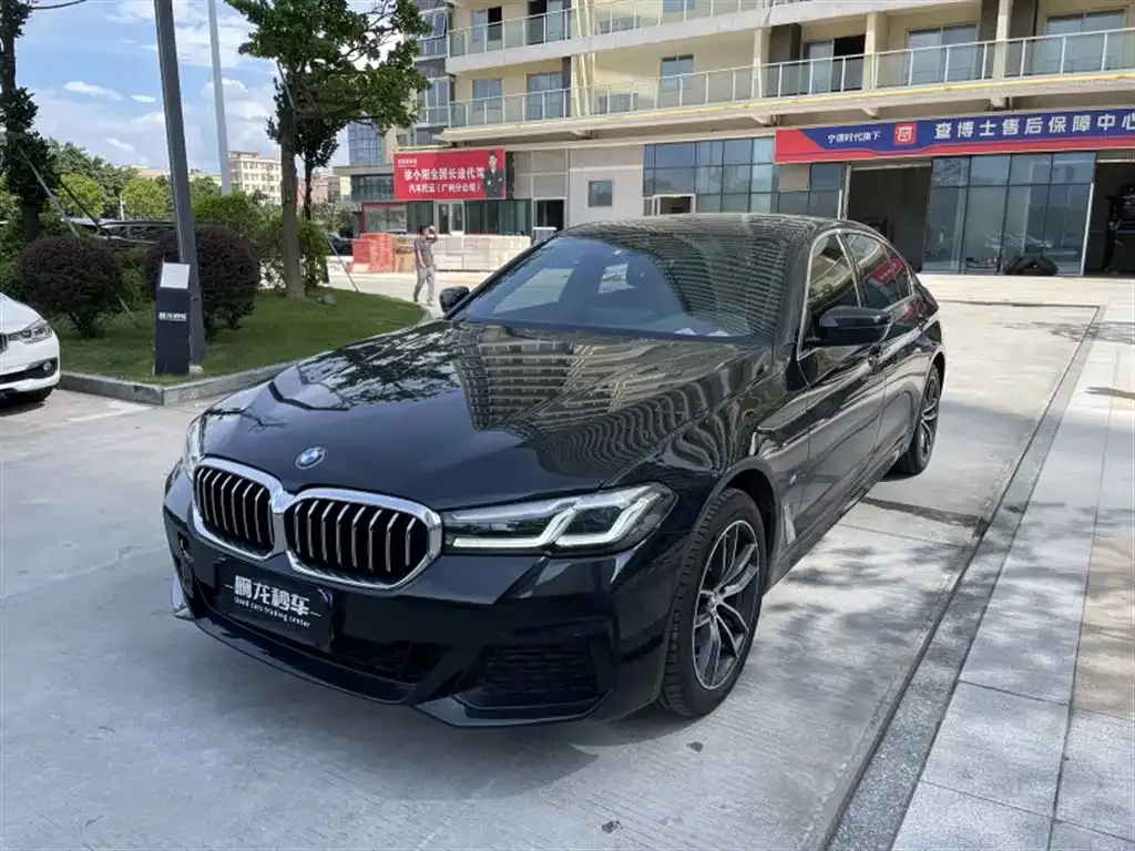 BMW 5 Series — фото 1