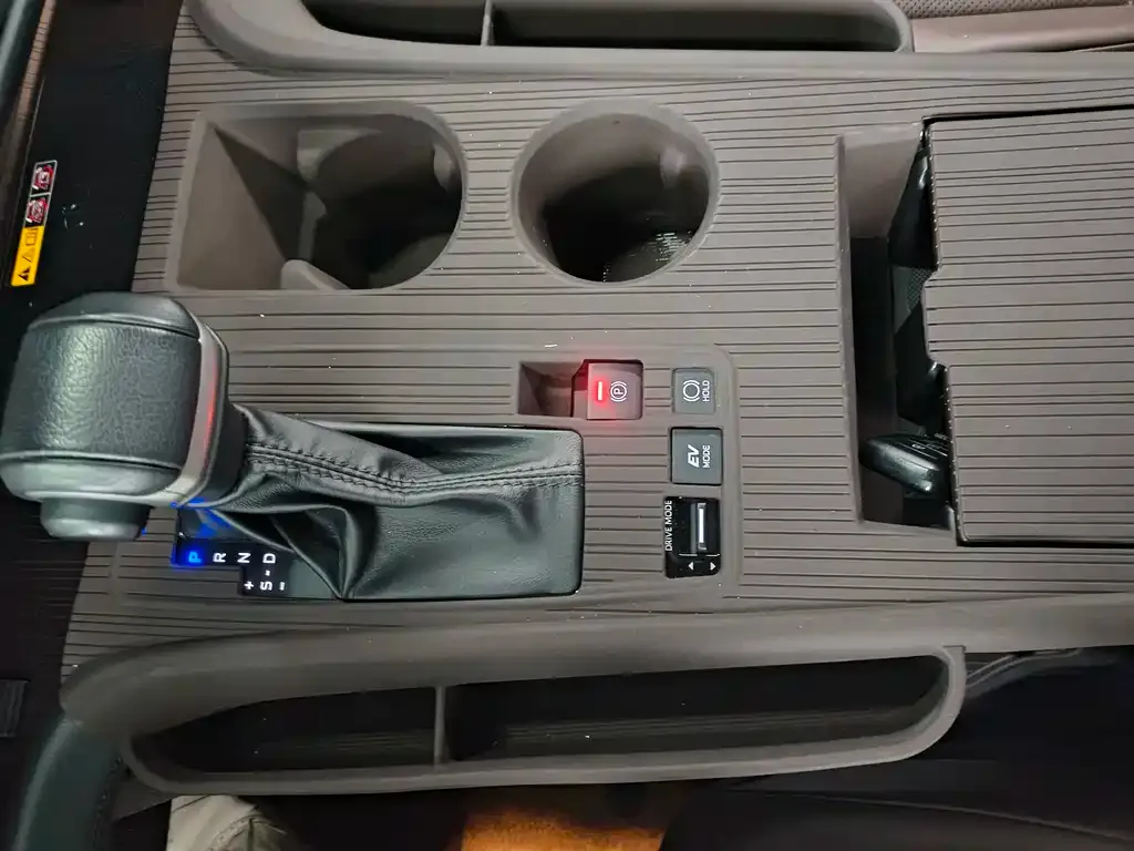 Toyota Granvia — фото 7