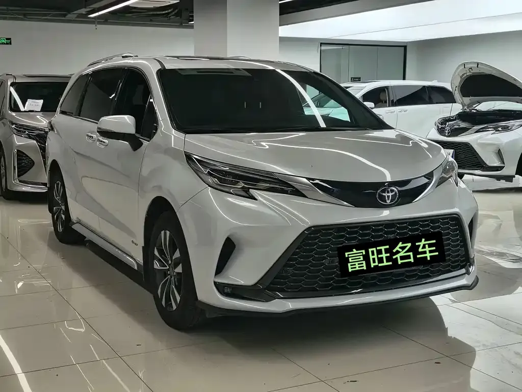 Toyota Granvia — фото 6
