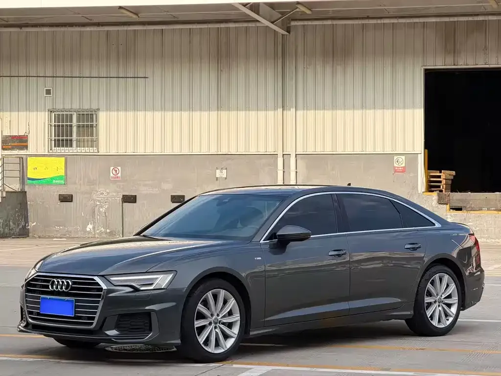 Audi A6L — фото 1