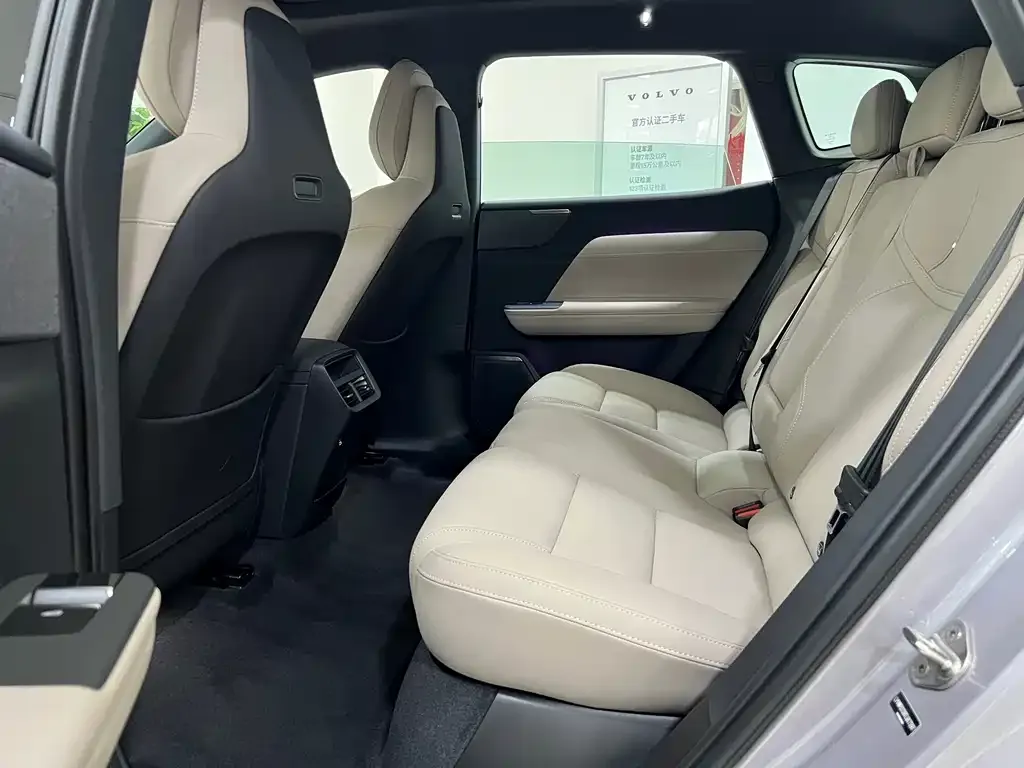 Volvo XC70 Plug-in Hybrid — фото 6