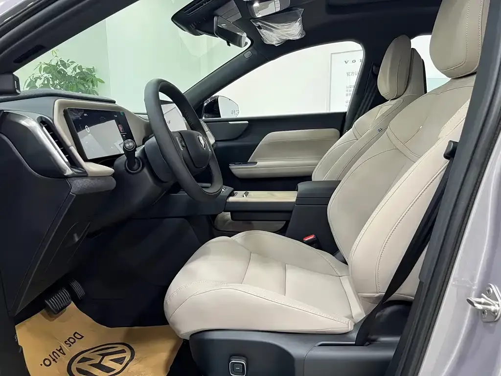 Volvo XC70 Plug-in Hybrid — фото 4