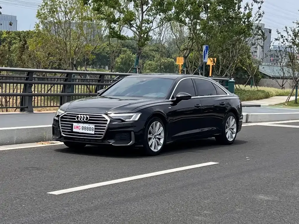 Audi A6L — фото 1