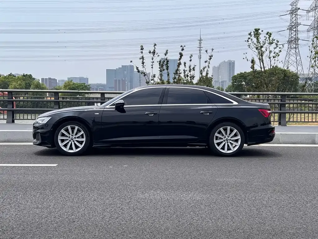 Audi A6L — фото 8