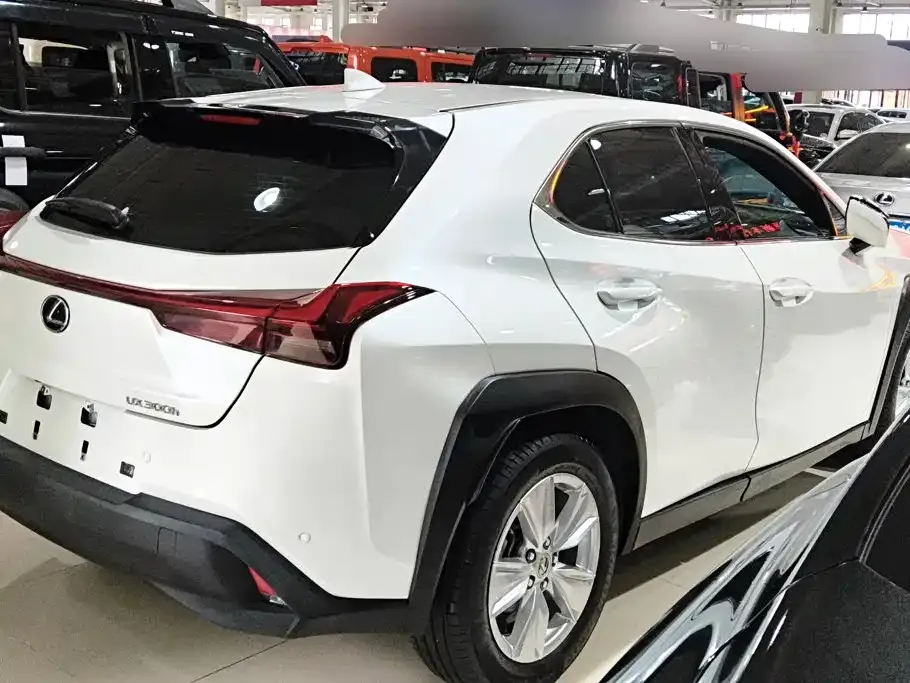 Lexus UX — фото 2