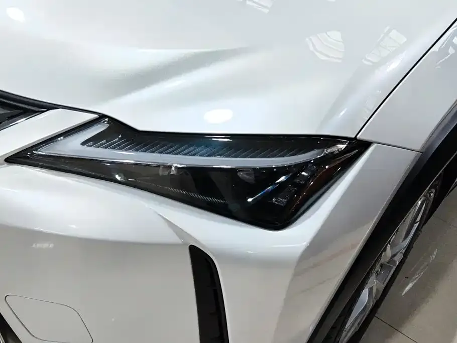 Lexus UX — фото 4