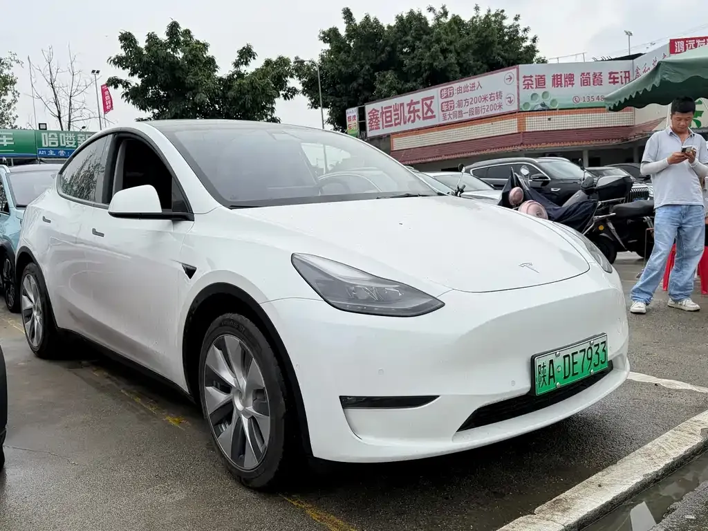 Tesla Model Y — фото 4