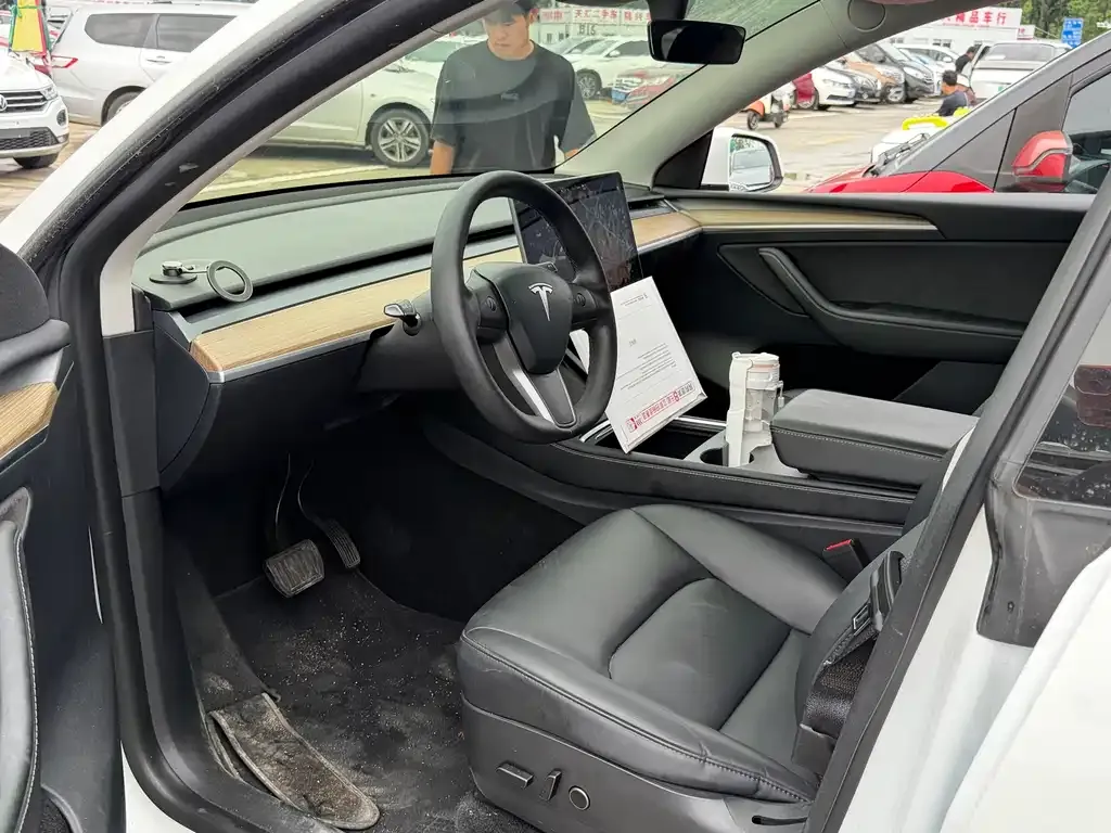 Tesla Model Y — фото 3