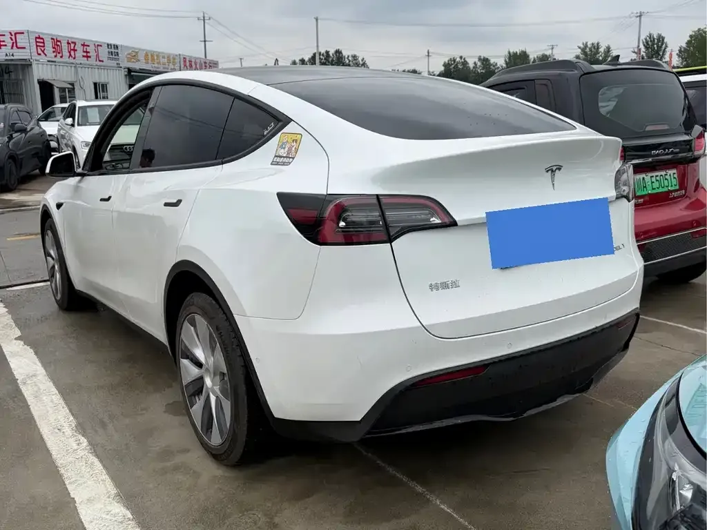 Tesla Model Y — фото 5
