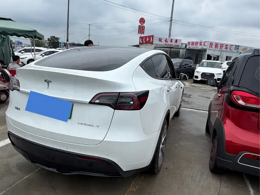 Tesla Model Y — фото 7
