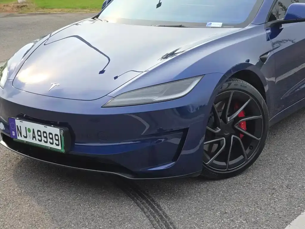 Tesla Model 3 — фото 10