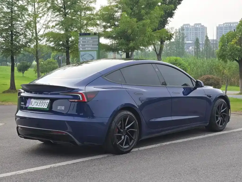 Tesla Model 3 — фото 4