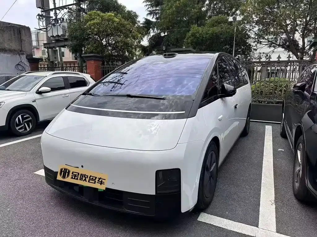 Li Auto MEGA — фото 1
