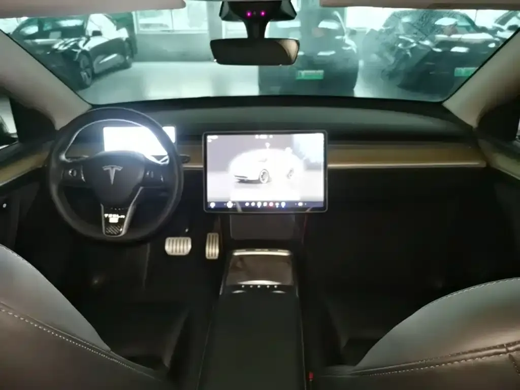 Tesla Model Y — фото 2