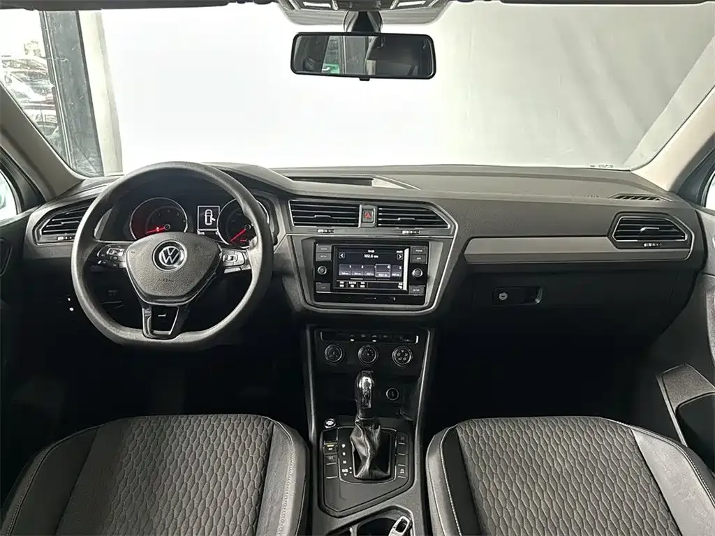 Volkswagen Tiguan L — фото 4