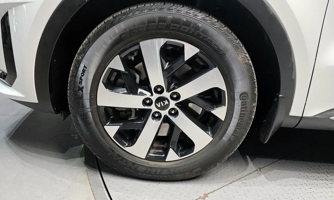 Kia Sorento — фото 9
